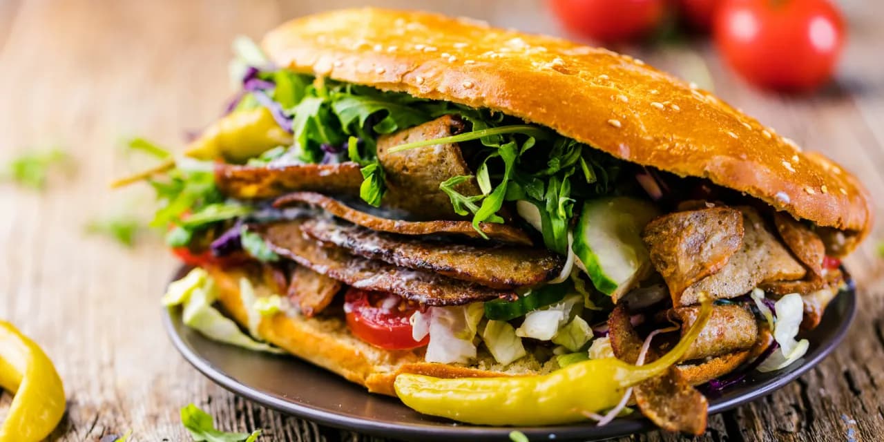 Ile kcal ma kebab rollo? Zaskakujące fakty o kaloriach i składnikach