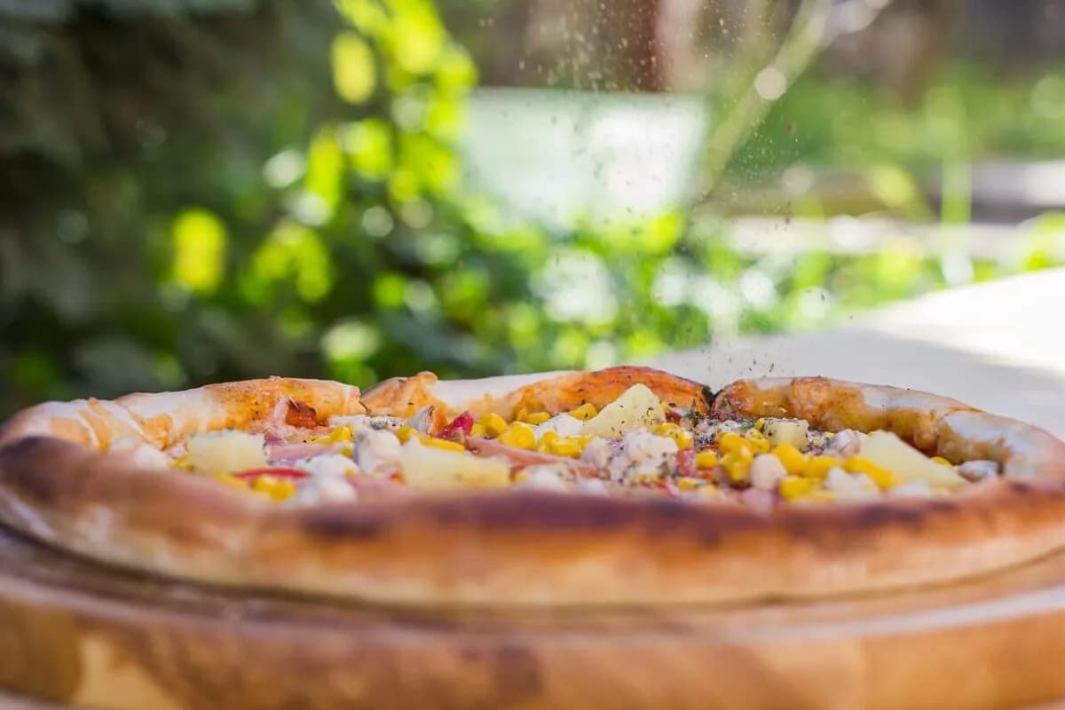 Kto wymyślił pizzę? Fascynująca historia jej powstania i twórcy