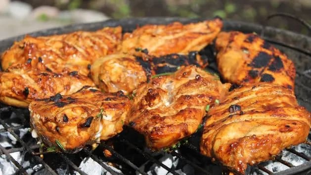 Soczyste filety z kurczaka na grillu - idealny przepis na lato