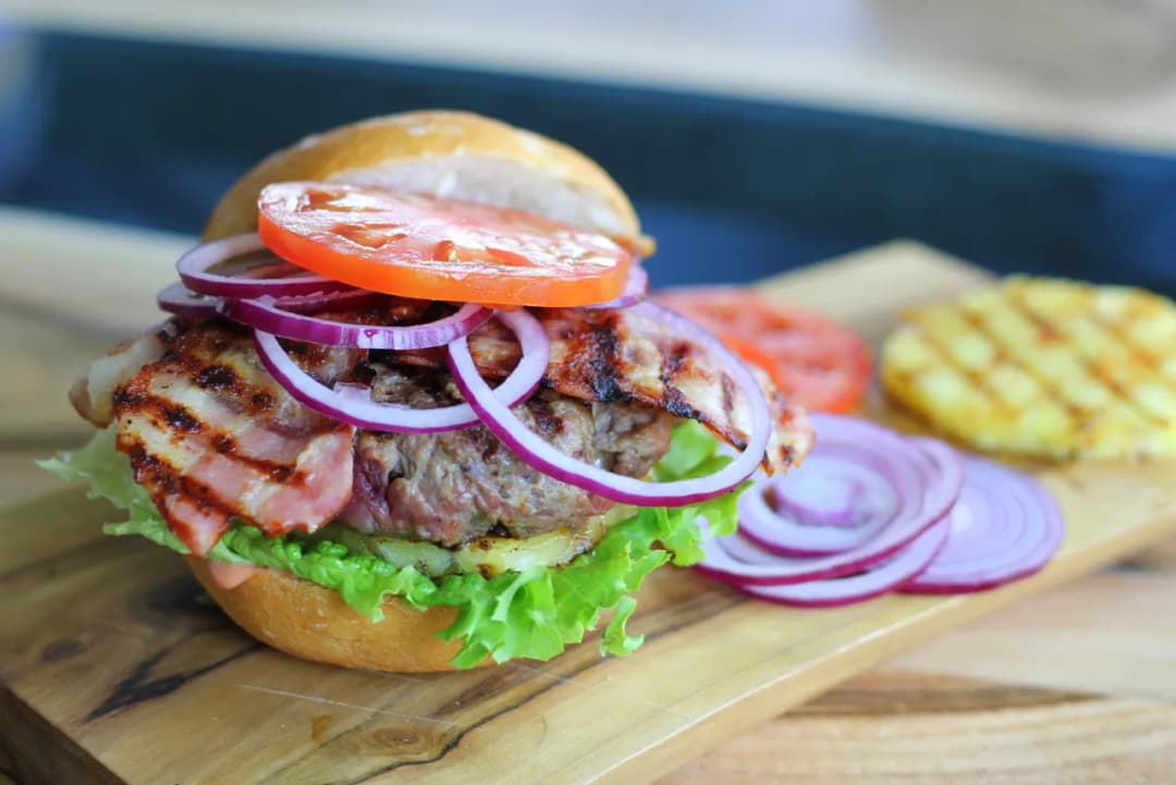 Jak zrobić idealnego hamburgera wołowego - prosta receptura krok po kroku