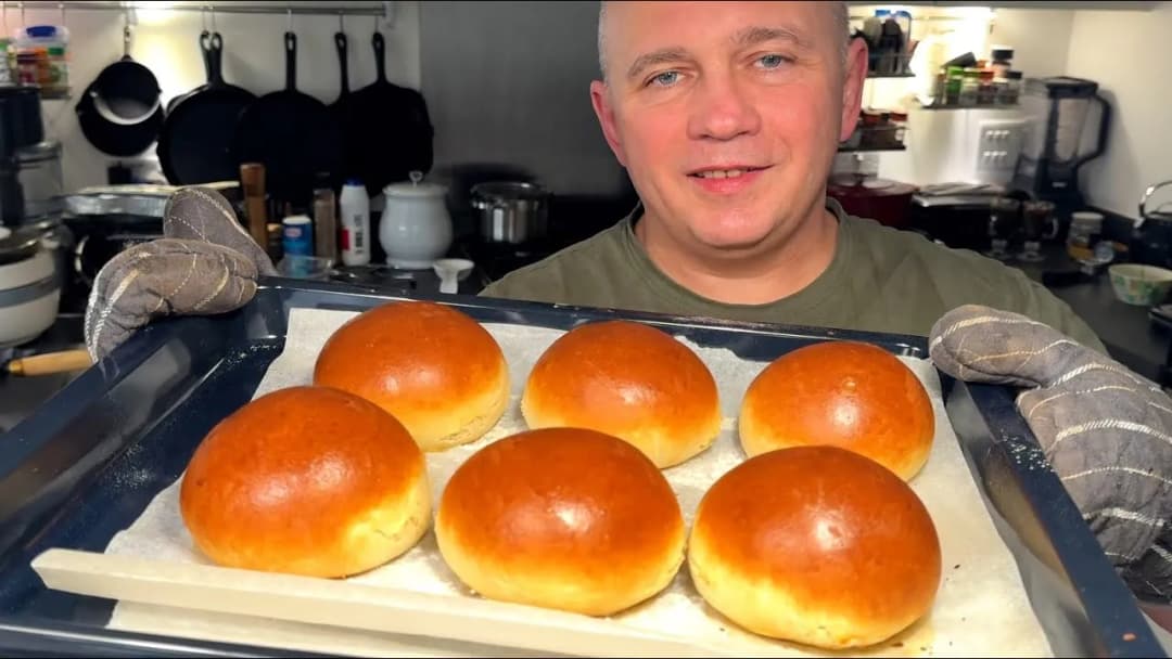 Jak upiec bułki do hamburgerów, które zachwycą Twoich gości