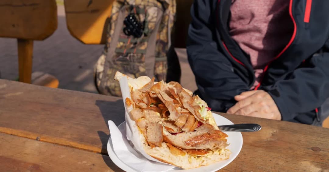 Ile kalorii ma duży kebab? Zaskakujące różnice w kaloryczności