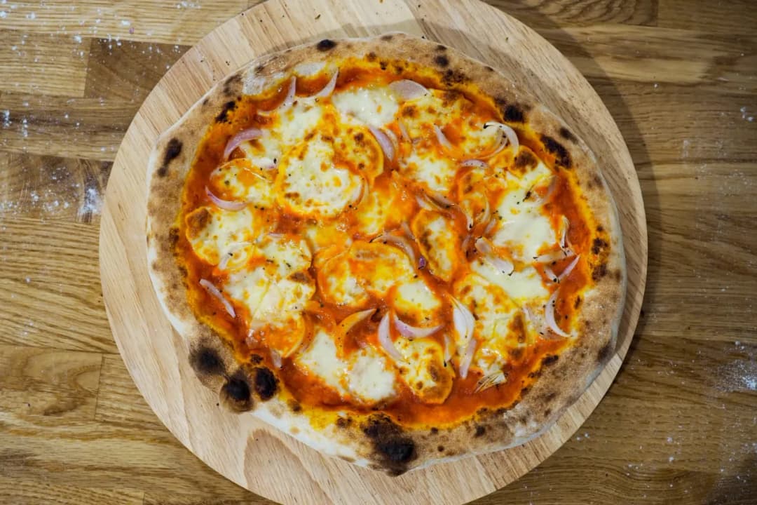 Jak zrobić pizzę neapolitańską – sekrety idealnego ciasta i składników