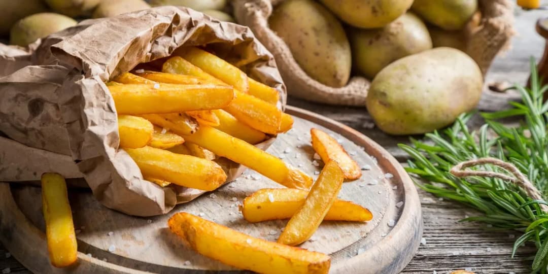 Jak smażyć frytki we frytkownicy, aby były chrupiące i pyszne