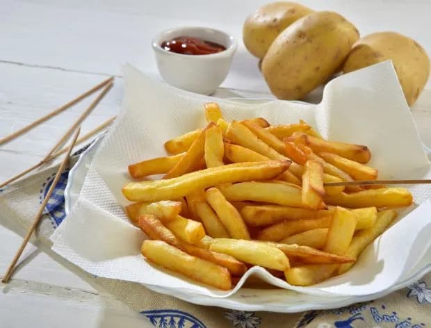 Na jakim oleju smażyć frytki, aby uniknąć niezdrowego tłuszczu?
