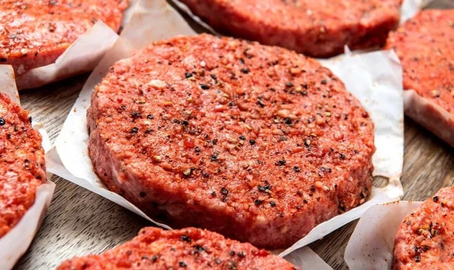 Co dodać do mięsa na burgery, aby zachwycić smakiem i soczystością