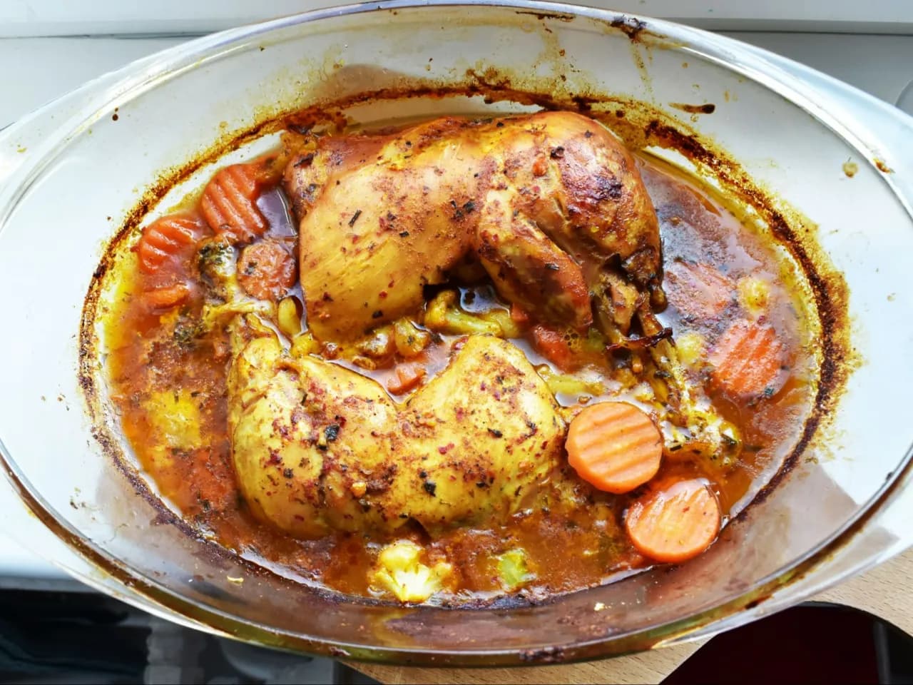 Soczyste udka kurczaka z grilla w folii - prosty przepis na smakowite danie