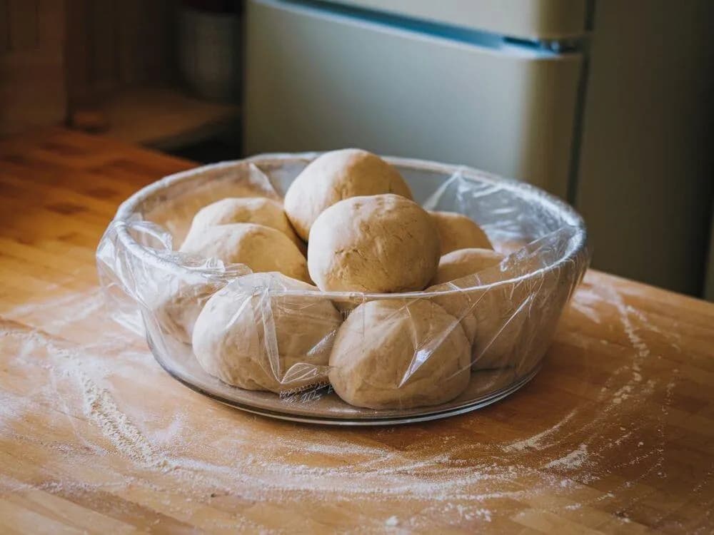 Jak rozmrozić ciasto na pizzę, aby zachować jego idealną jakość