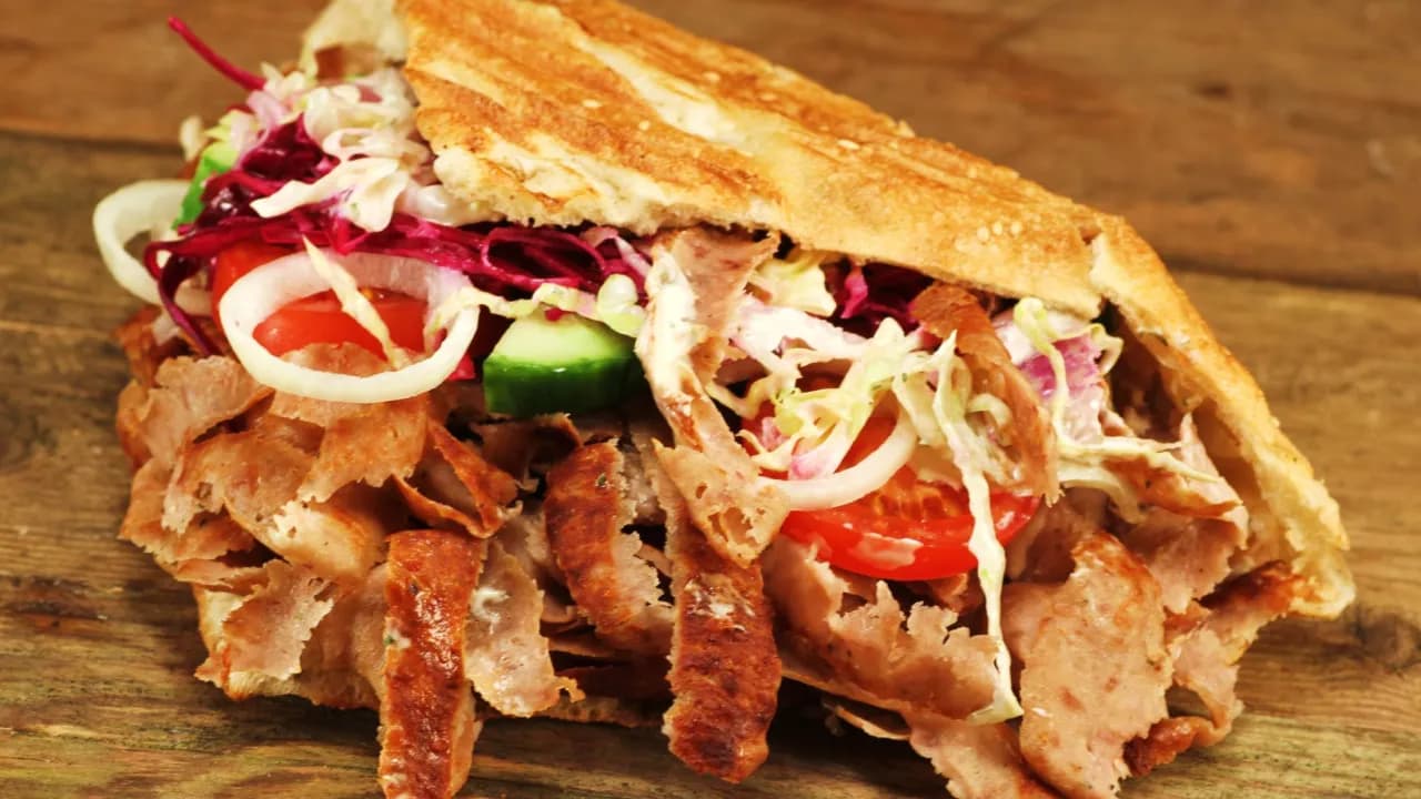 Czy kebab tuczy? Sprawdź kalorie i zdrowe alternatywy dla diety